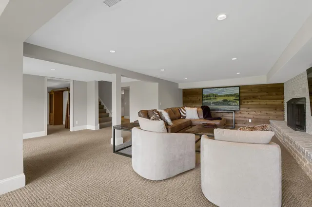 $8,600 | 3465 Deephaven Avenue, Deephaven, MN 55391