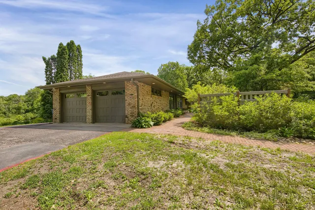 $8,600 | 3465 Deephaven Avenue, Deephaven, MN 55391