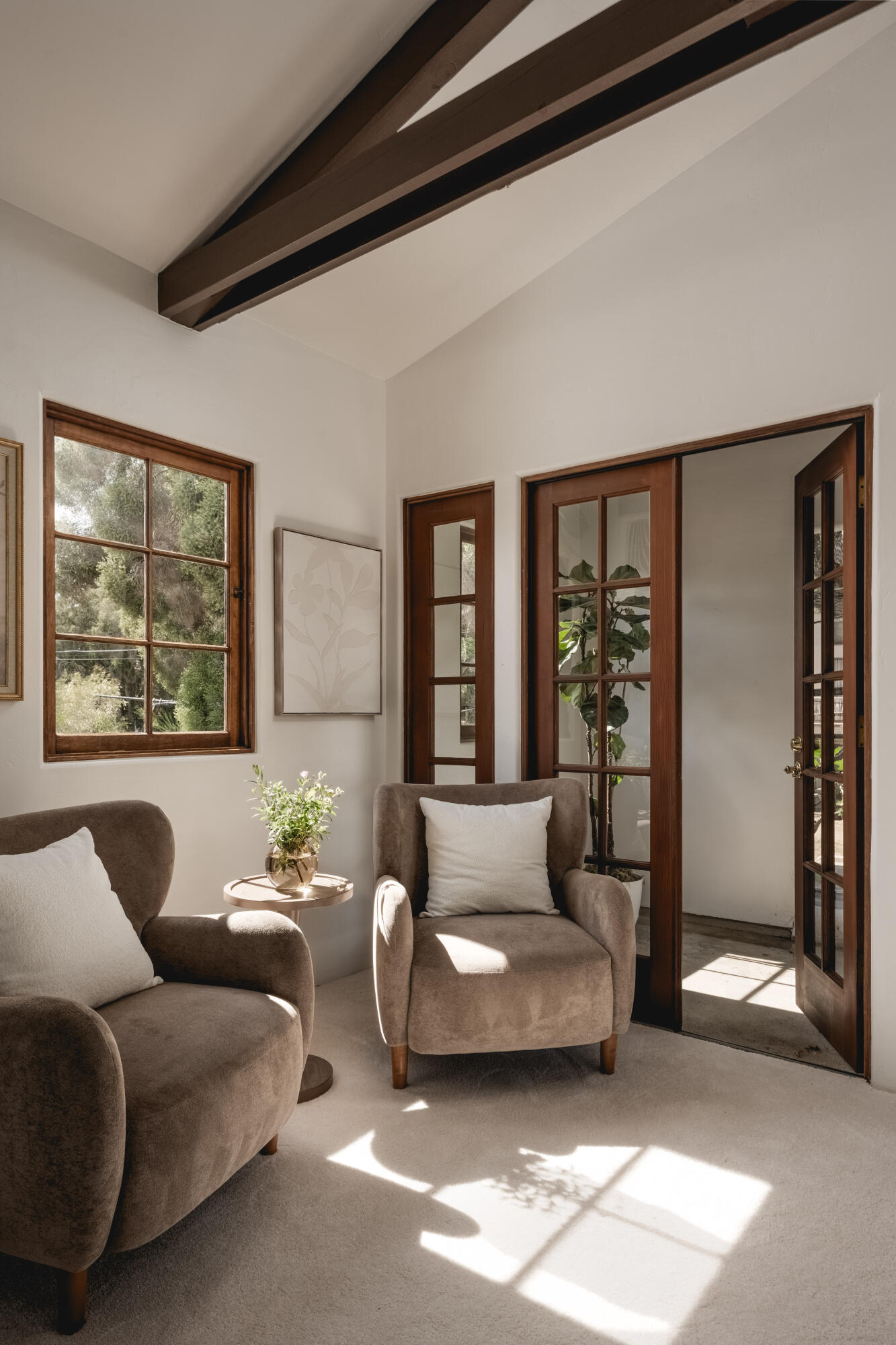 115 West Junipero Street Santa Barbara, CA 93105 - Photo 18 of 30 a living room with furniture and a window