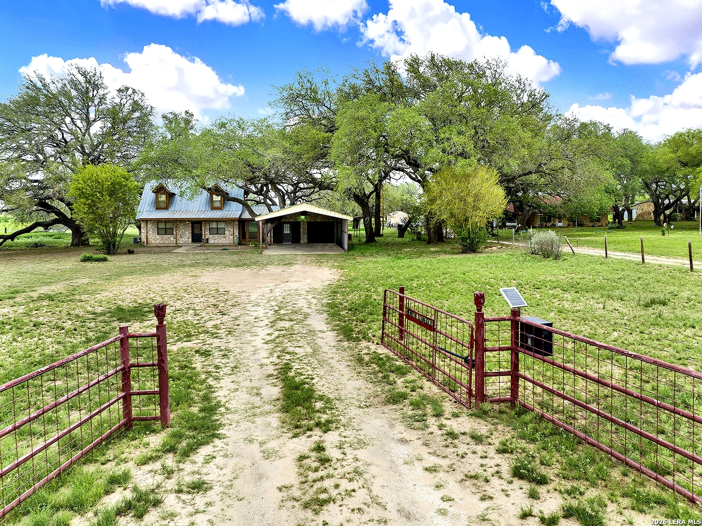 360 Horton Road Poteet, TX 78065 - Photo 5 of 50