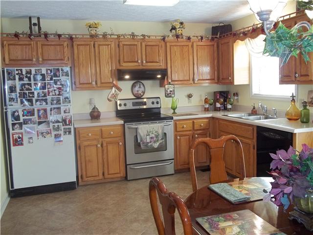 809 Hillside Drive Springfield, TN 37172 - Photo 2 of 16 a kitchen with granite countertop a sink stove and cabinets