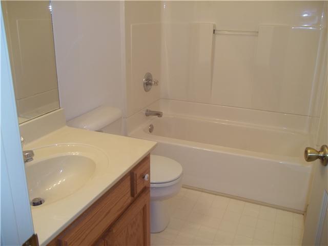 809 Hillside Drive Springfield, TN 37172 - Photo 9 of 16 a bathroom with a sink a toilet and a bathtub