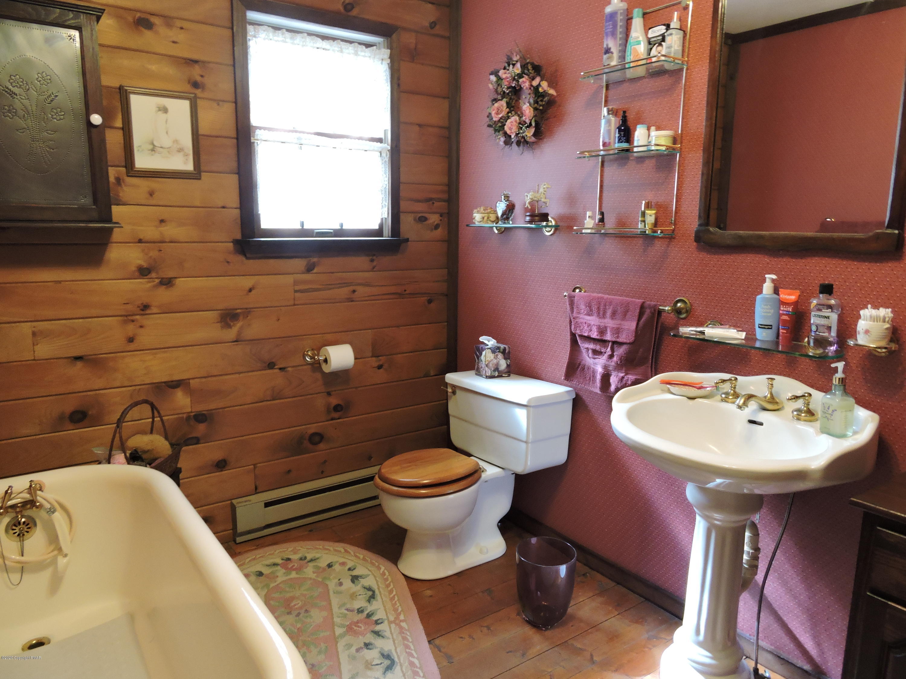 5541 Birch Road Canadensis, PA 18325 - Photo 32 of 50 Clawfoot Tub and Pedestal SinkDSCN9947