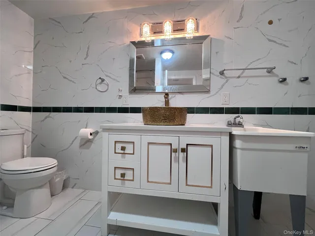 $779,999 | 2522 Seymour Avenue | Pelham Gardens