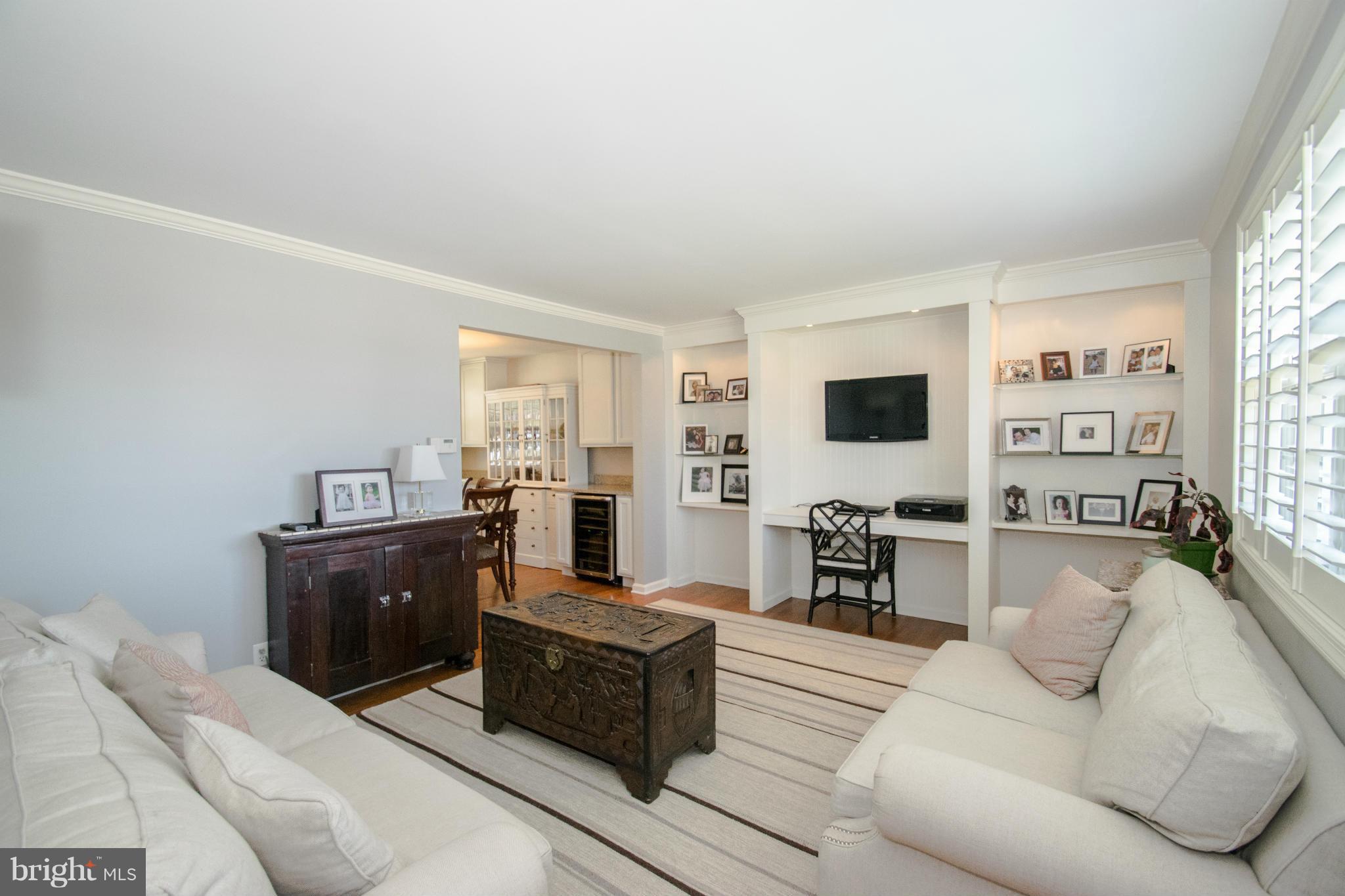 9015 Fieldchat Road Baltimore, MD 21236 - Photo 7 of 30 Living Room