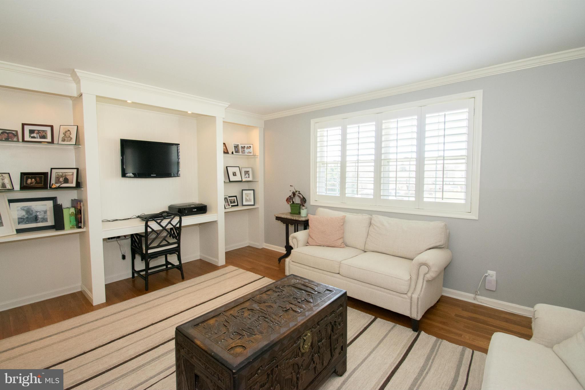 9015 Fieldchat Road Baltimore, MD 21236 - Photo 8 of 30 Living Room