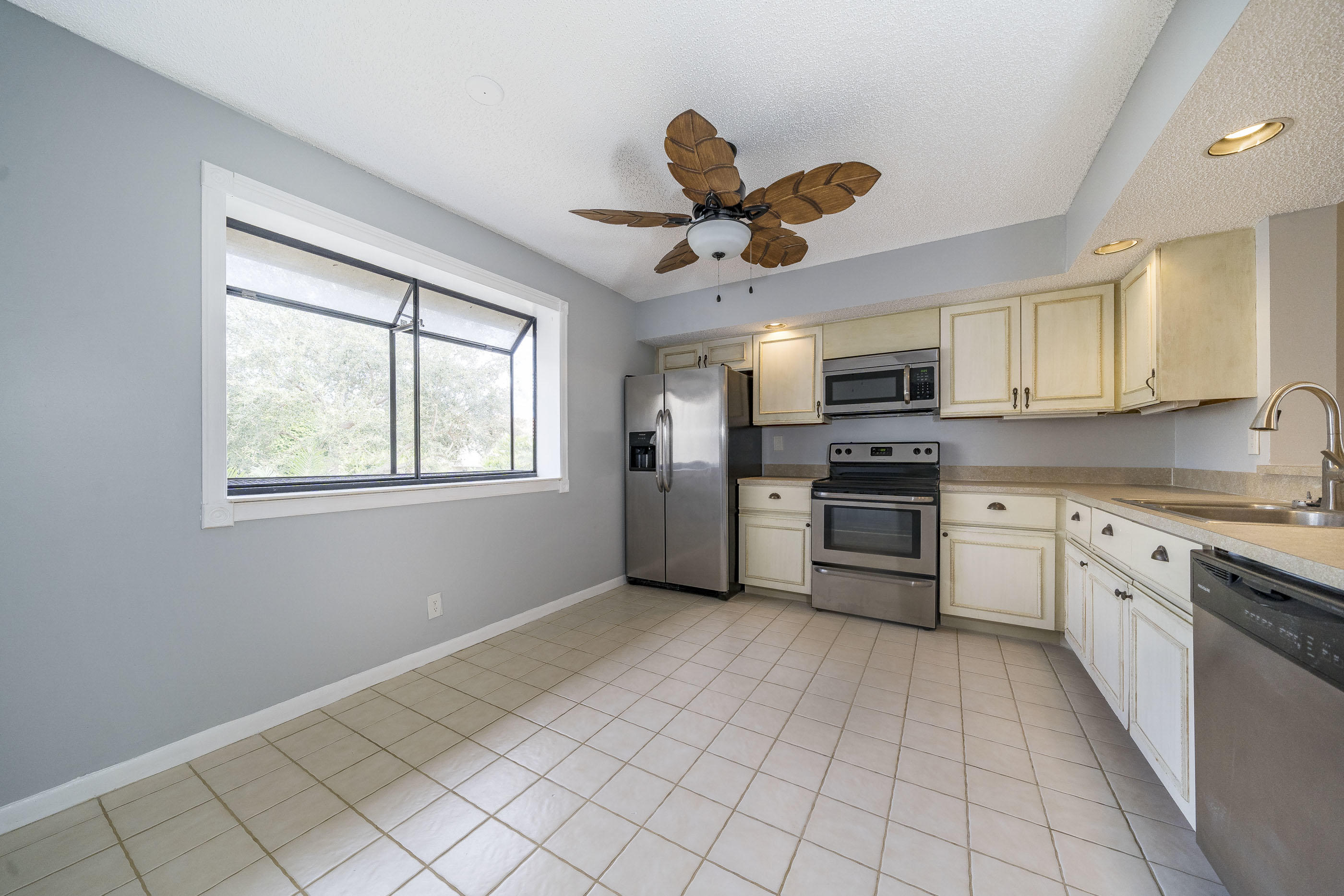 7792 La Mirada Drive Boca Raton, FL 33433 - Photo 11 of 34 3