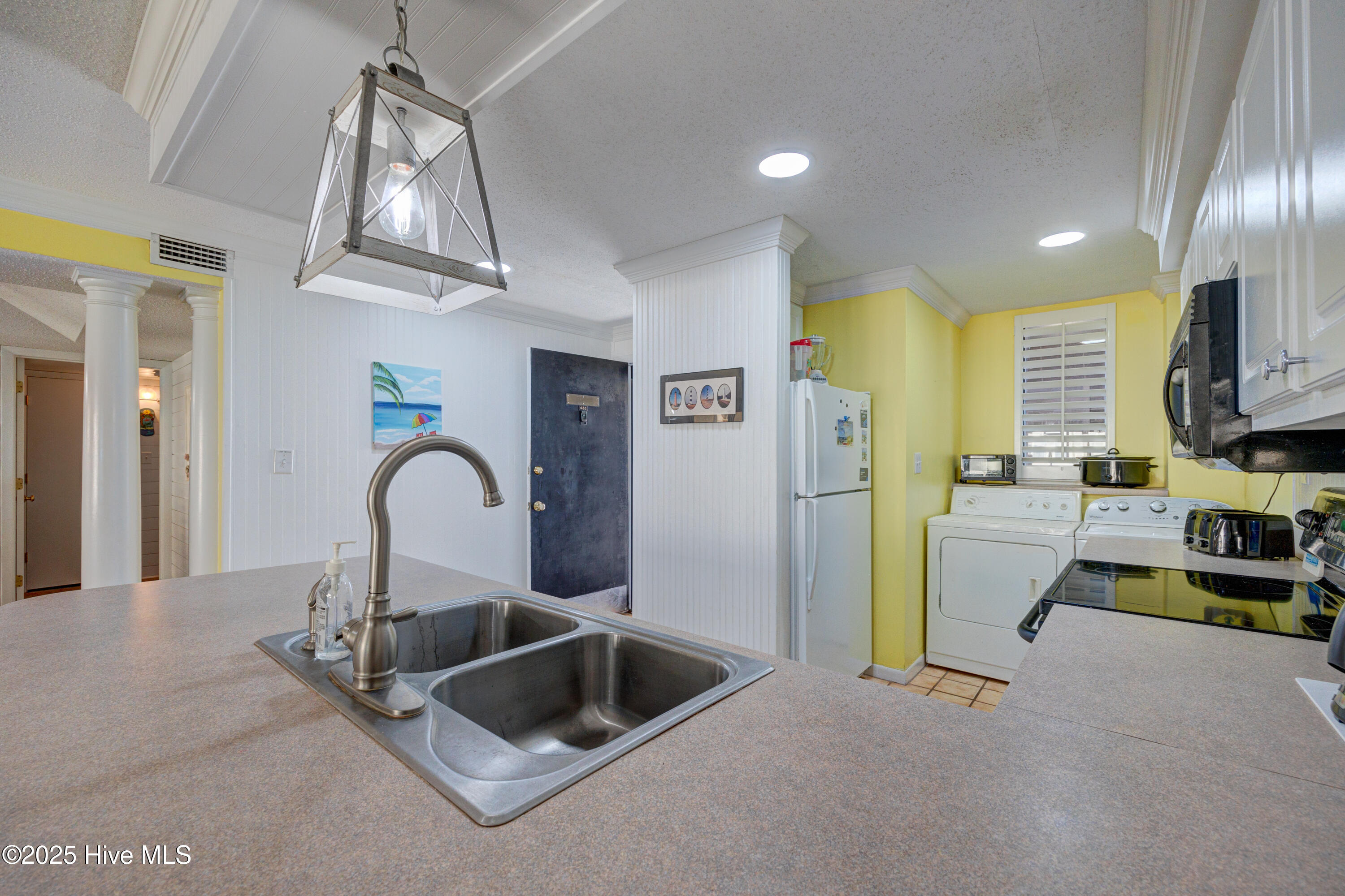 1505 Salter Path Road, Unit 435 Indian Beach, NC 28512 - Photo 9 of 29 Breakfast Bar view