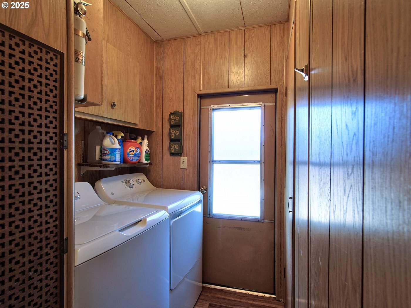 2681 Southeast River Road, Unit 44 Hillsboro, OR 97123 - Photo 28 of 47 a kitchen with stainless steel appliances granite countertop a refrigerator and a sink
