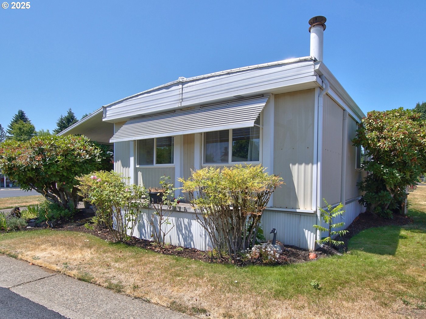 2681 Southeast River Road, Unit 44 Hillsboro, OR 97123 - Photo 5 of 47 front view of house with a yard