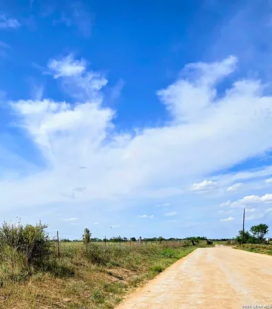 $305,000 | Tbd Fm472, Bigfoot, TX 78005