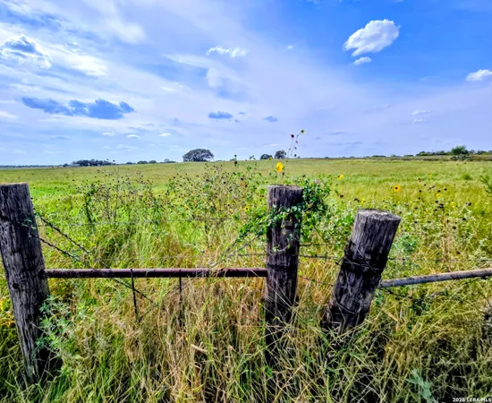 $305,000 | Tbd Fm472, Bigfoot, TX 78005