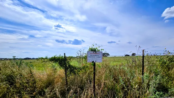 $305,000 | Tbd Fm472, Bigfoot, TX 78005