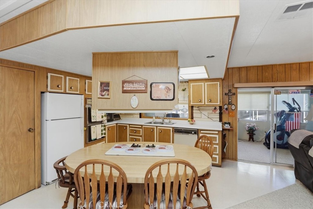 9391 California Avenue, Unit 79 Riverside, CA 92503 - Photo 14 of 38