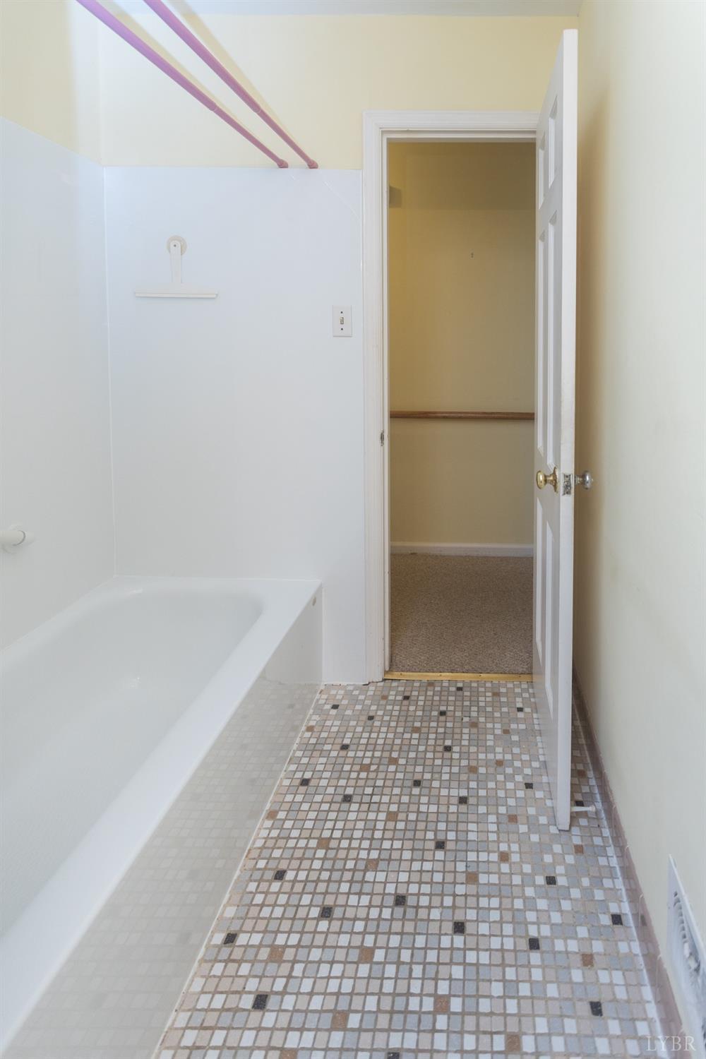5813 Rhonda Road Lynchburg, VA 24502 - Photo 29 of 59 Gallery Image 29