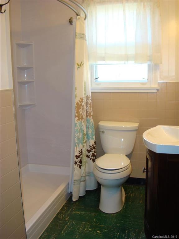 3072 Grapevine Road Marshall, NC 28753 - Photo 5 of 23 Gallery Image 5