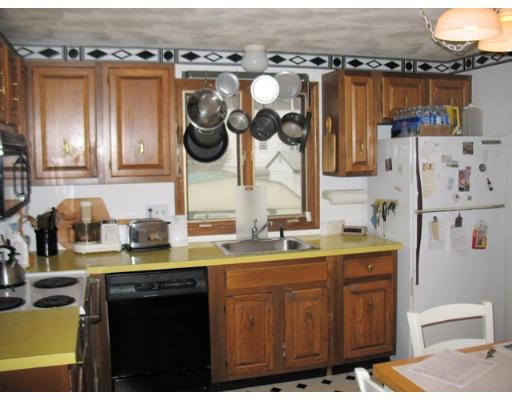 52 Rockingham Avenue Lowell, MA 01851 - Photo 3 of 11 Gallery Image 3