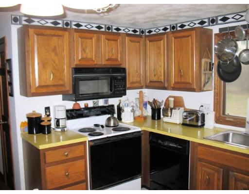 52 Rockingham Avenue Lowell, MA 01851 - Photo 4 of 11 Gallery Image 4