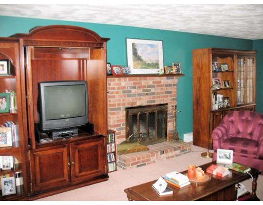 52 Rockingham Avenue Lowell, MA 01851 - Photo 6 of 11 Gallery Image 6