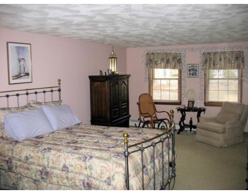52 Rockingham Avenue Lowell, MA 01851 - Photo 8 of 11 Gallery Image 8