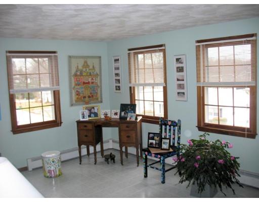 52 Rockingham Avenue Lowell, MA 01851 - Photo 10 of 11 Gallery Image 10