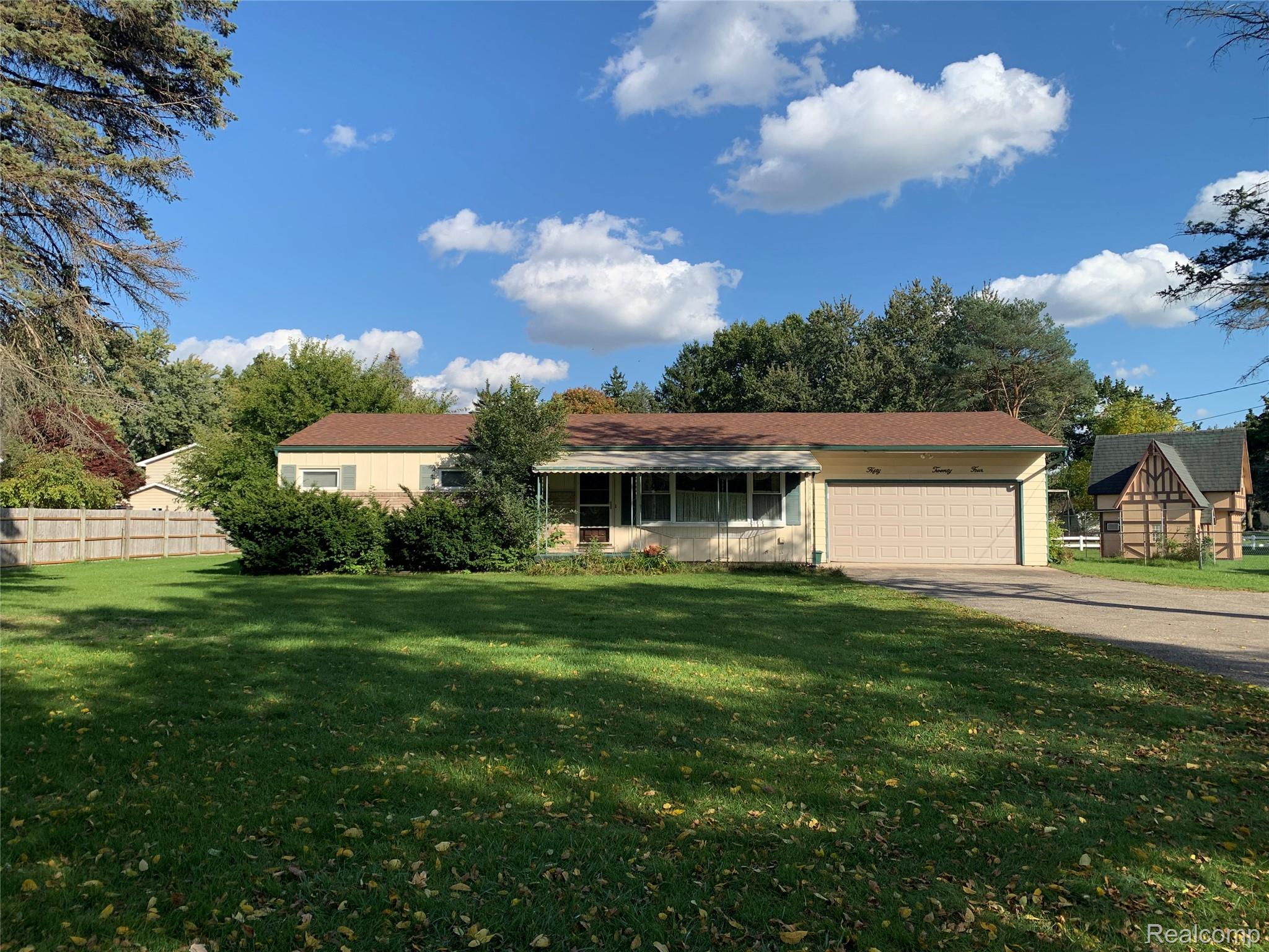 5224 North McKinley Road Flushing, MI 48433 - Photo 1 of 11 Welcome to 5224 N McKinley.