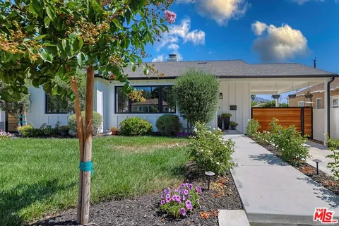 $1,999,888 | 830 North Reese Place, Burbank, CA 91506