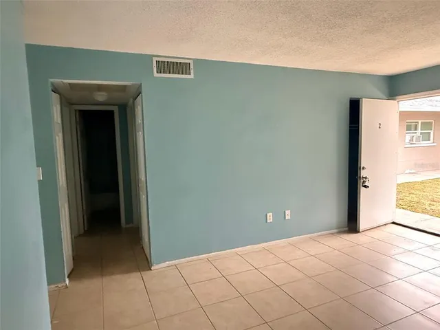$1,195 | 2409 13th Street West, Unit 2, Bradenton, FL 34205