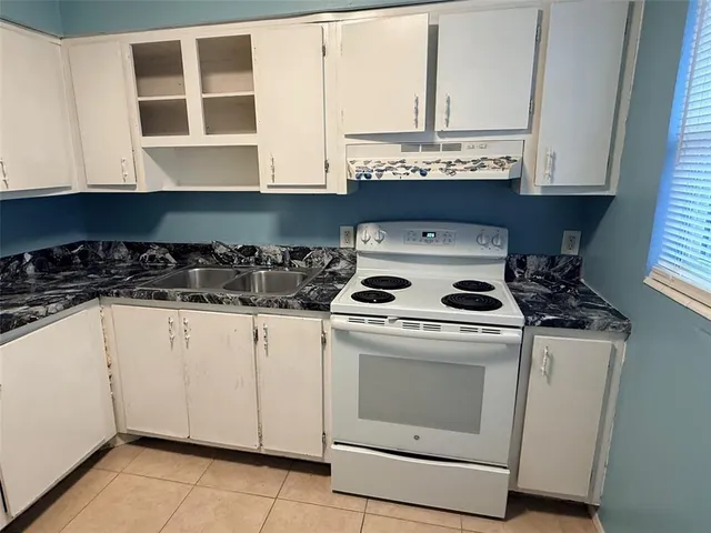 $1,195 | 2409 13th Street West, Unit 2, Bradenton, FL 34205