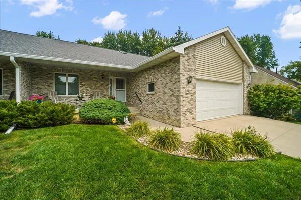 $329,999 | 3422 Clearview Drive, Cedar Falls, IA 50613
