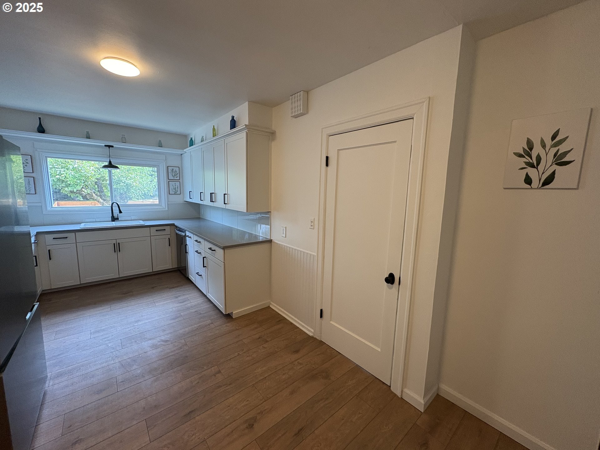 1510 Northwest Broadway Street Albany, OR 97321 - Photo 17 of 32 a kitchen with sink and cabinets
