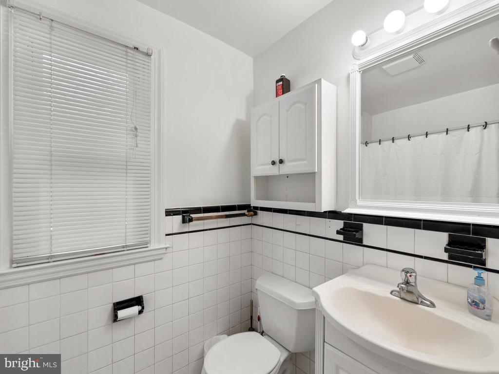 4612 Harvard Road College Park, MD 20740 - Photo 22 of 33 Main Level Full Bath