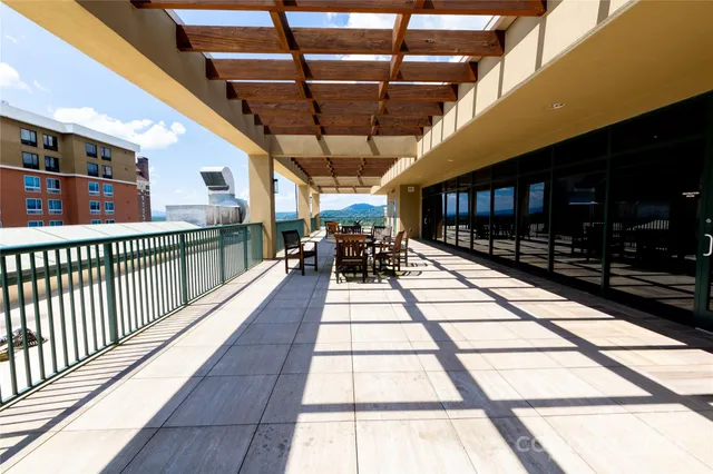 $949,000 | 21 Battery Park Avenue, Unit 404, Asheville, NC 28801