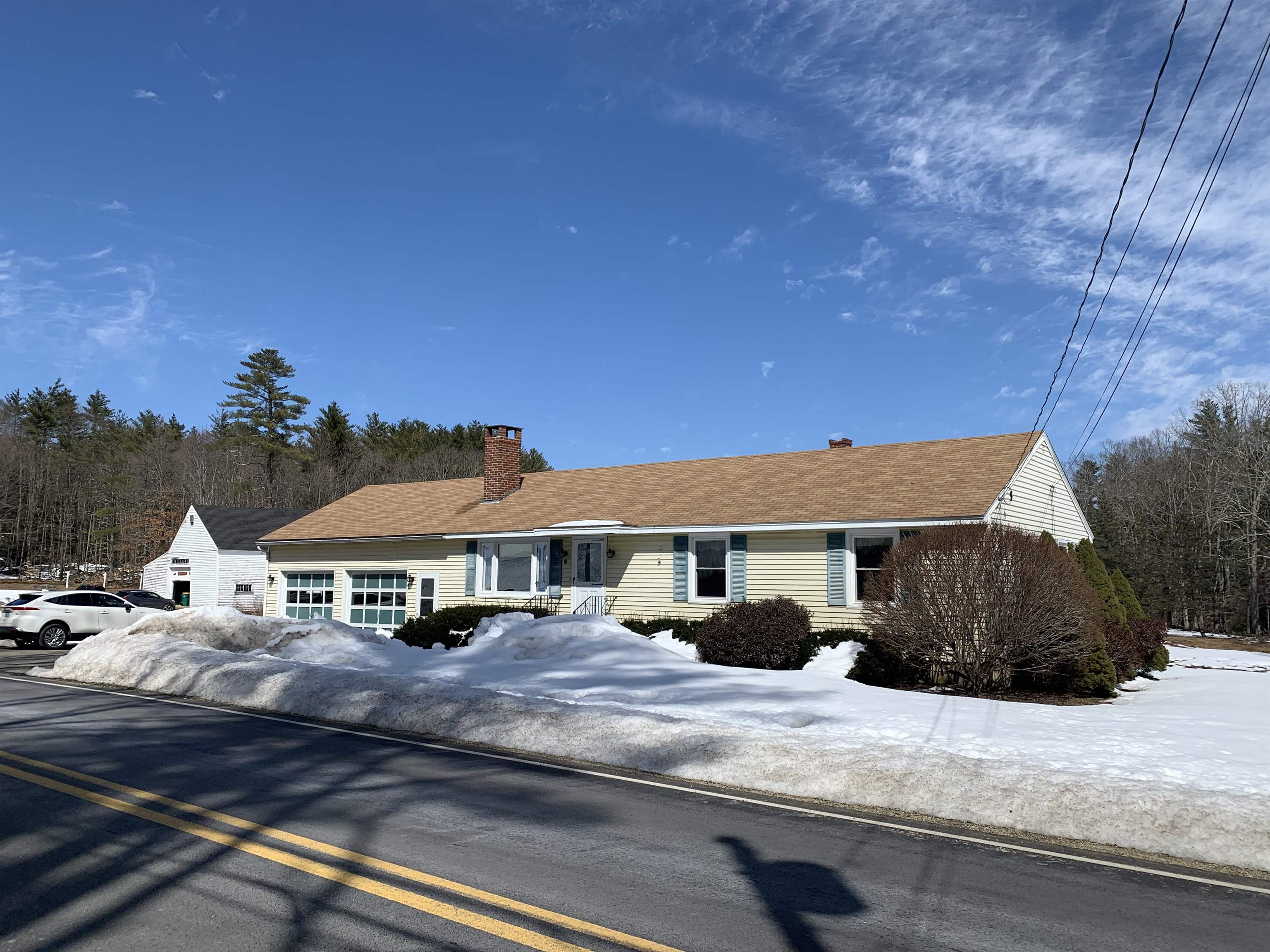 81 Estes Road Rochester, NH 03867 - Photo 2 of 19