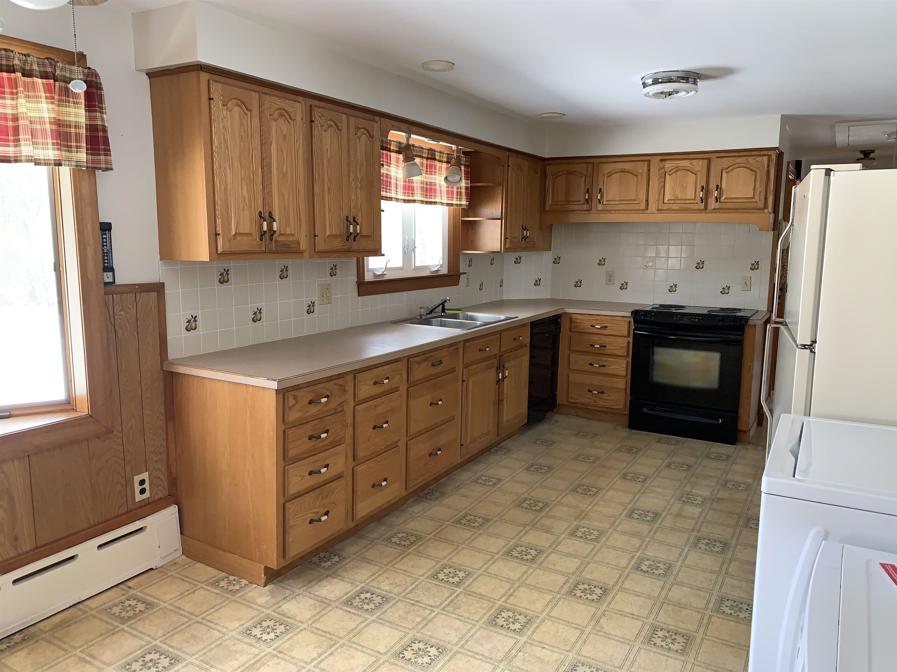 81 Estes Road Rochester, NH 03867 - Photo 4 of 19
