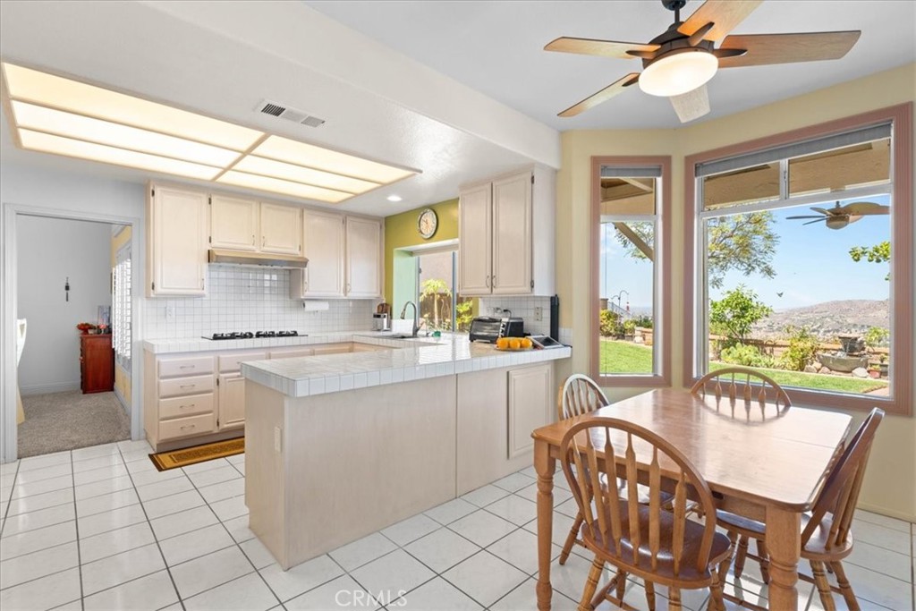 16353 East Peak Court Riverside, CA 92503 - Photo 12 of 55