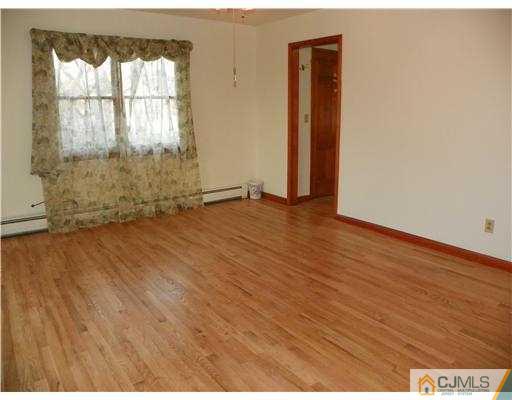 124 Overbrook Road Piscataway, NJ 08854 - Photo 7 of 13 Gallery Image 7