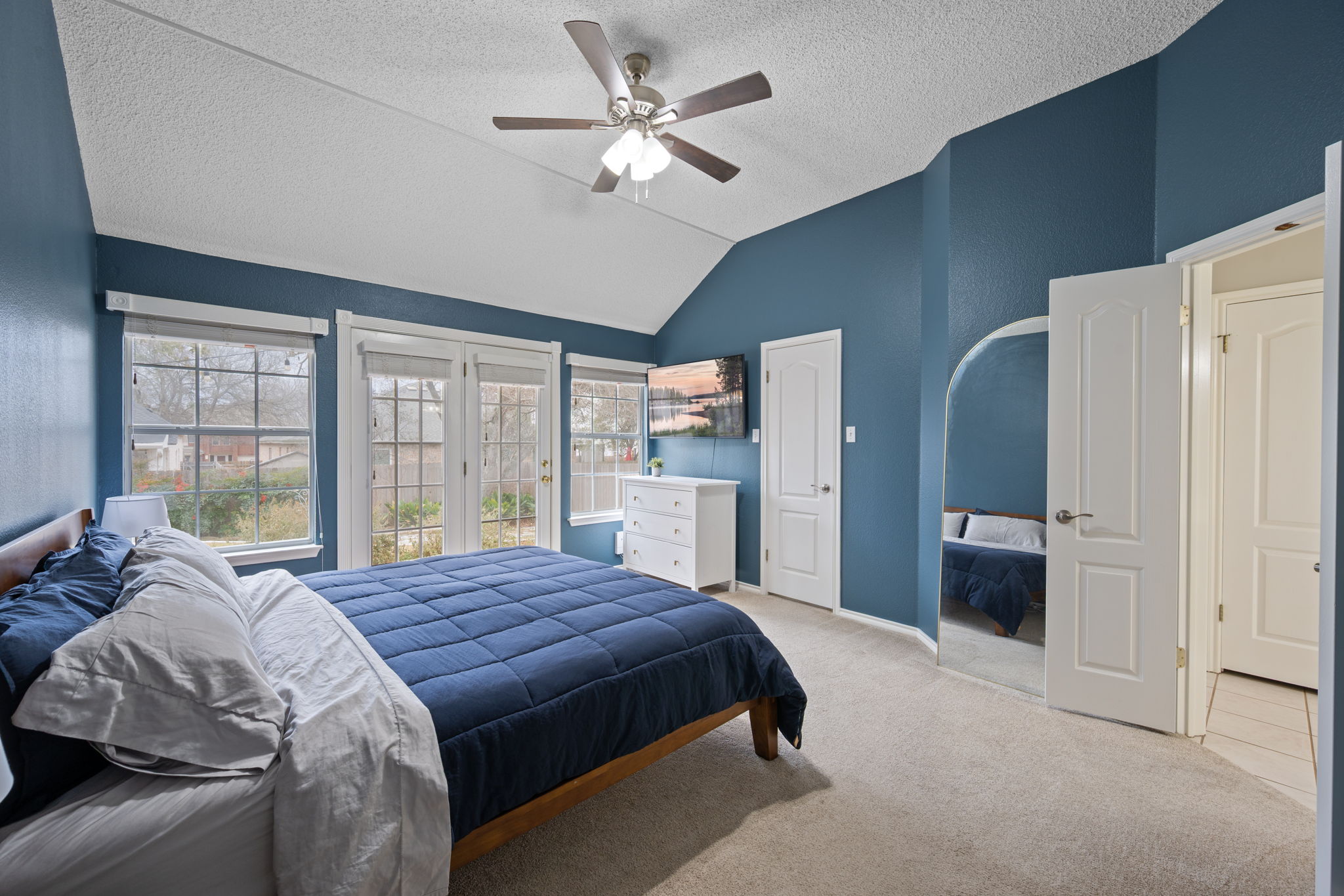 8509 Moose Cove Austin, TX 78749 - Photo 20 of 40 a spacious bedroom with a large bed and a large window