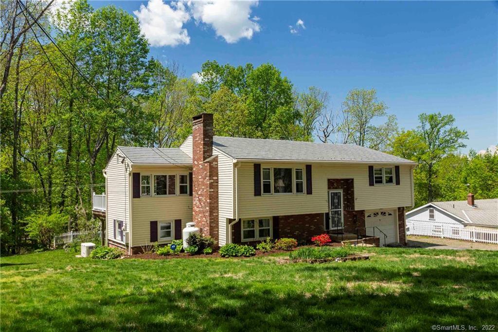 Front corner view of 1 Sleepy Hollow Rd, Columbia.