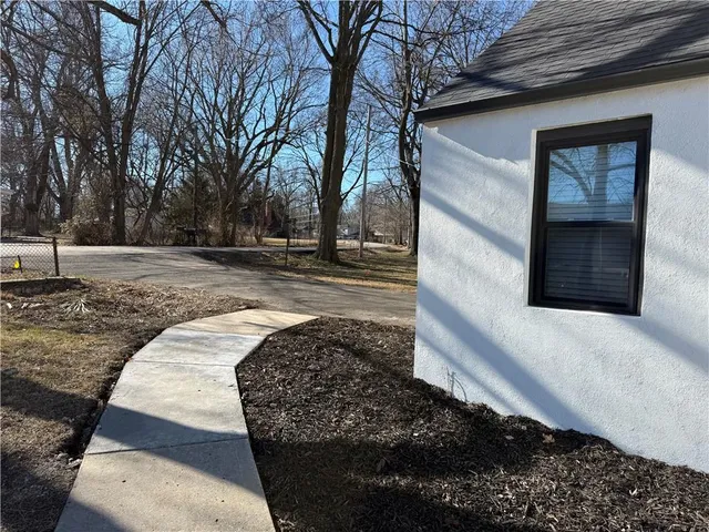 $175,000 | 11306 Grandview Road, Kansas City, MO 64137