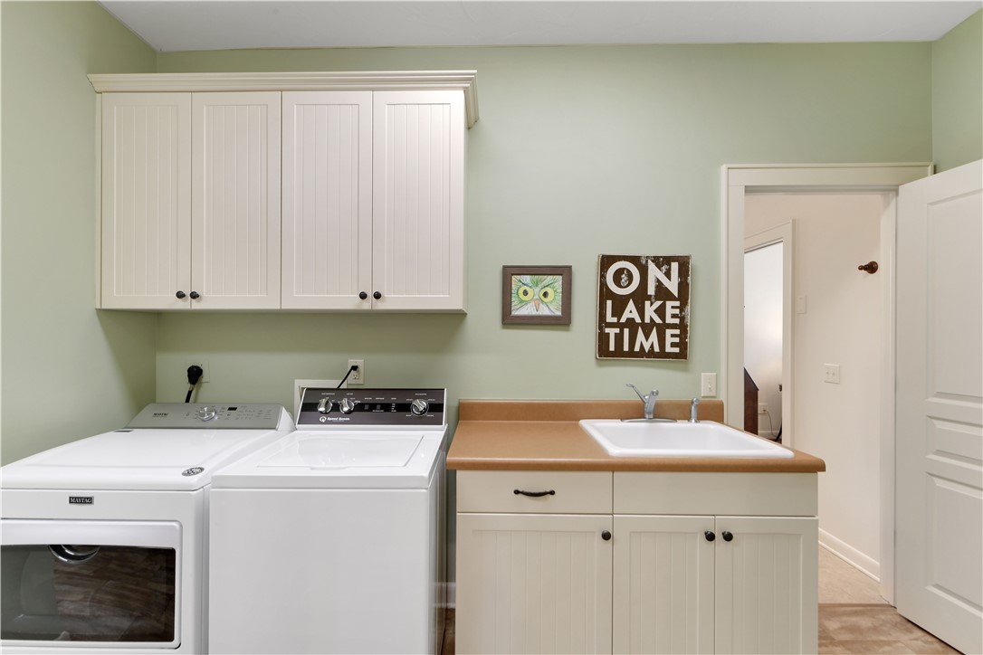 511 Beacon Shores Drive Seneca, SC 29672 - Photo 32 of 50 Laundry room off garage entrance- connected to Master bedroom and Master Bedroom Closet
