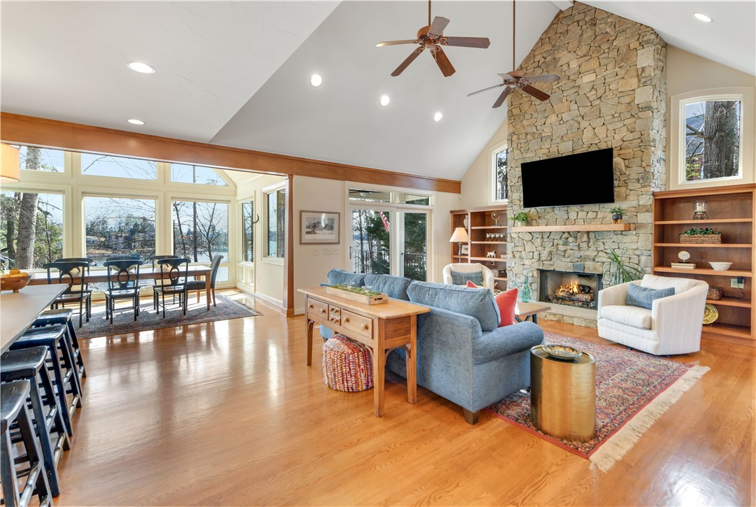 511 Beacon Shores Drive Seneca, SC 29672 - Photo 8 of 50