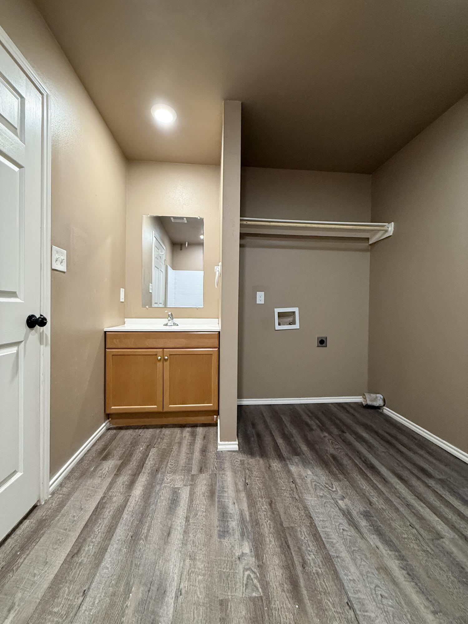 524 46th Street, Unit B Lubbock, TX 79404 - Photo 11 of 14 a view of utility room