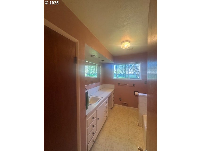 18205 Northwest Reeder Road Portland, OR 97231 - Photo 14 of 35 Bathroom