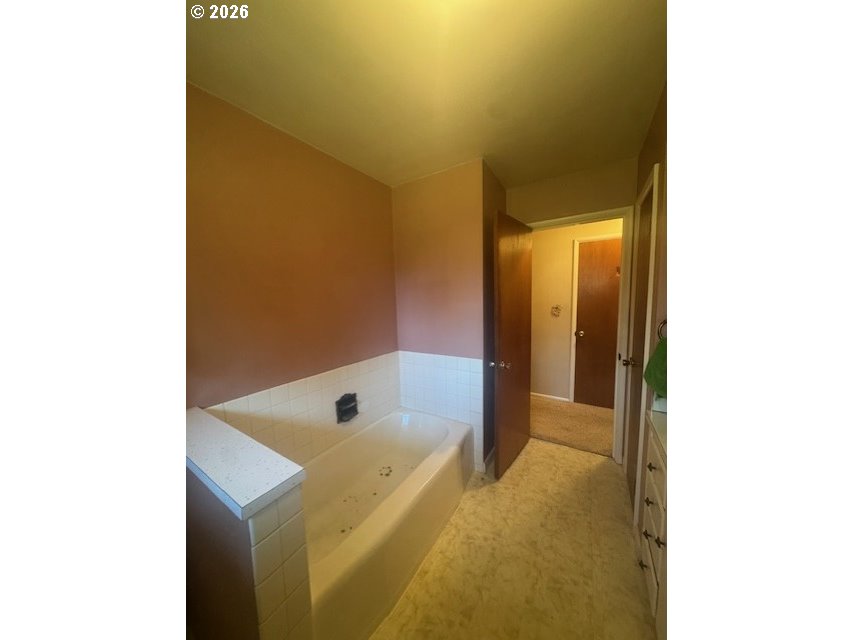 18205 Northwest Reeder Road Portland, OR 97231 - Photo 15 of 35 Bathroom