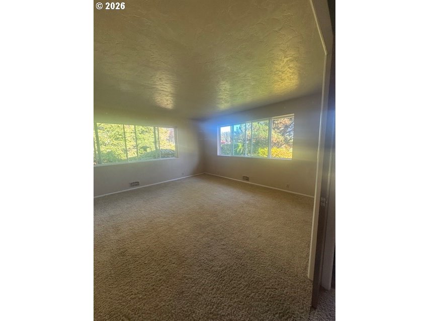 18205 Northwest Reeder Road Portland, OR 97231 - Photo 4 of 35 Living Room