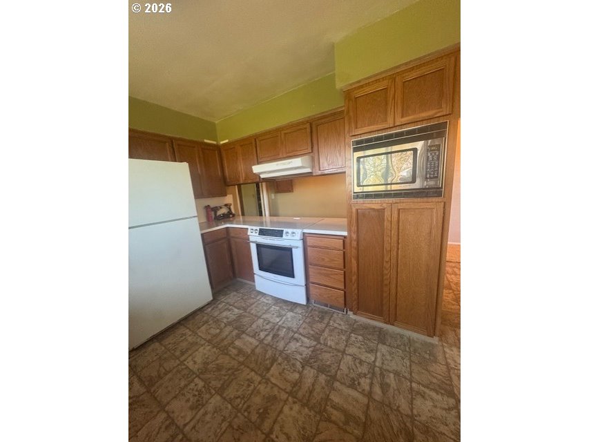 18205 Northwest Reeder Road Portland, OR 97231 - Photo 8 of 35 Kitchen