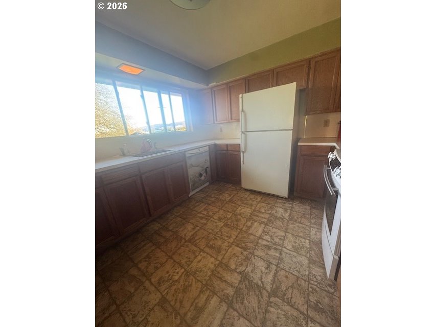 18205 Northwest Reeder Road Portland, OR 97231 - Photo 9 of 35 Kitchen