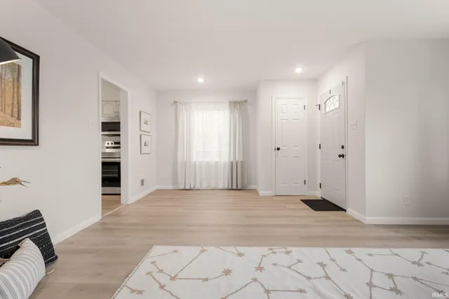 $240,000 | 1137 East Mishawaka Avenue, Mishawaka, IN 46544