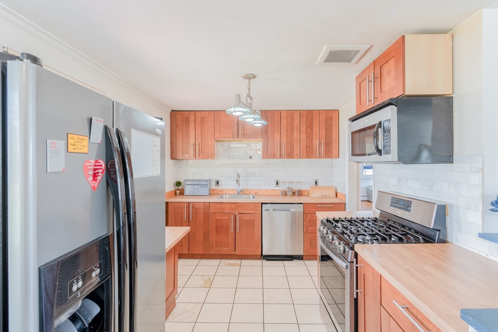 153 Circle Drive Waltham, MA 02452 - Photo 8 of 25